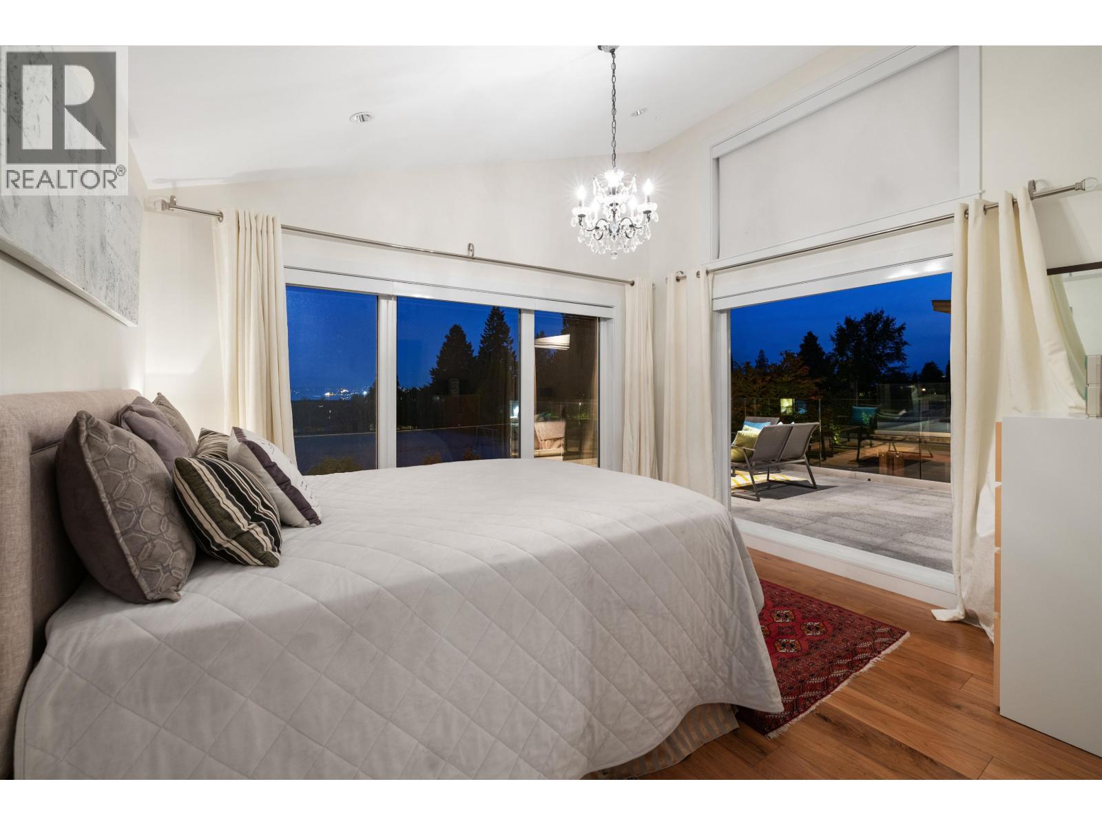 2449 KINGS AVENUE, West Vancouver