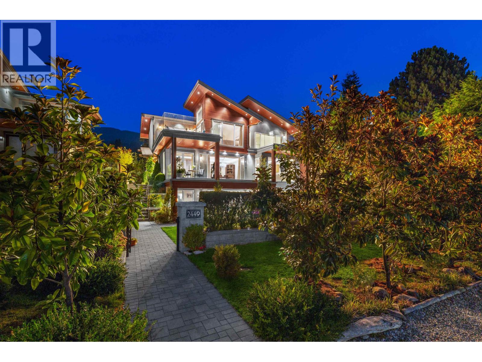2449 KINGS AVENUE, West Vancouver