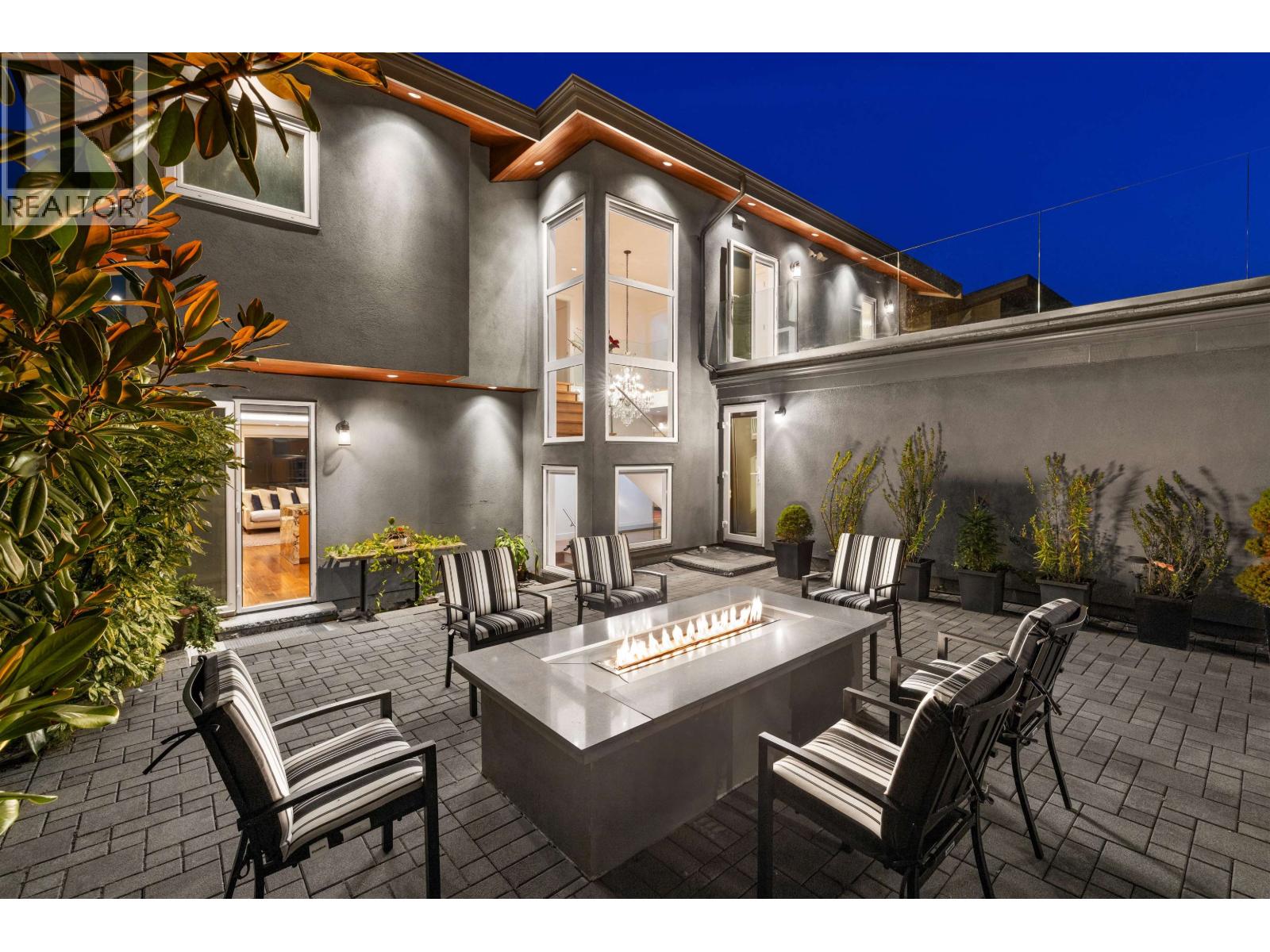 2449 KINGS AVENUE, West Vancouver