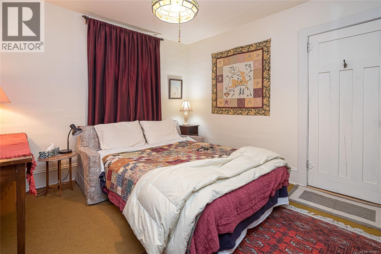  1935 Haultain Street, Saanich