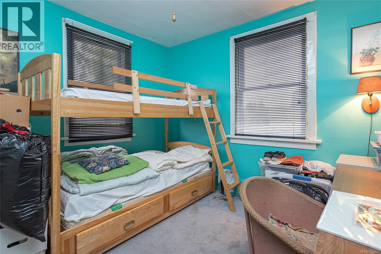  1935 Haultain Street, Saanich