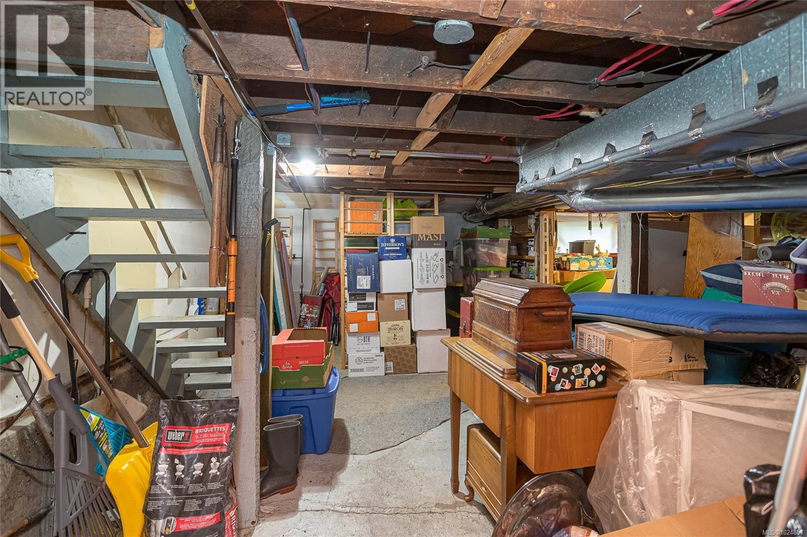  1935 Haultain Street, Saanich