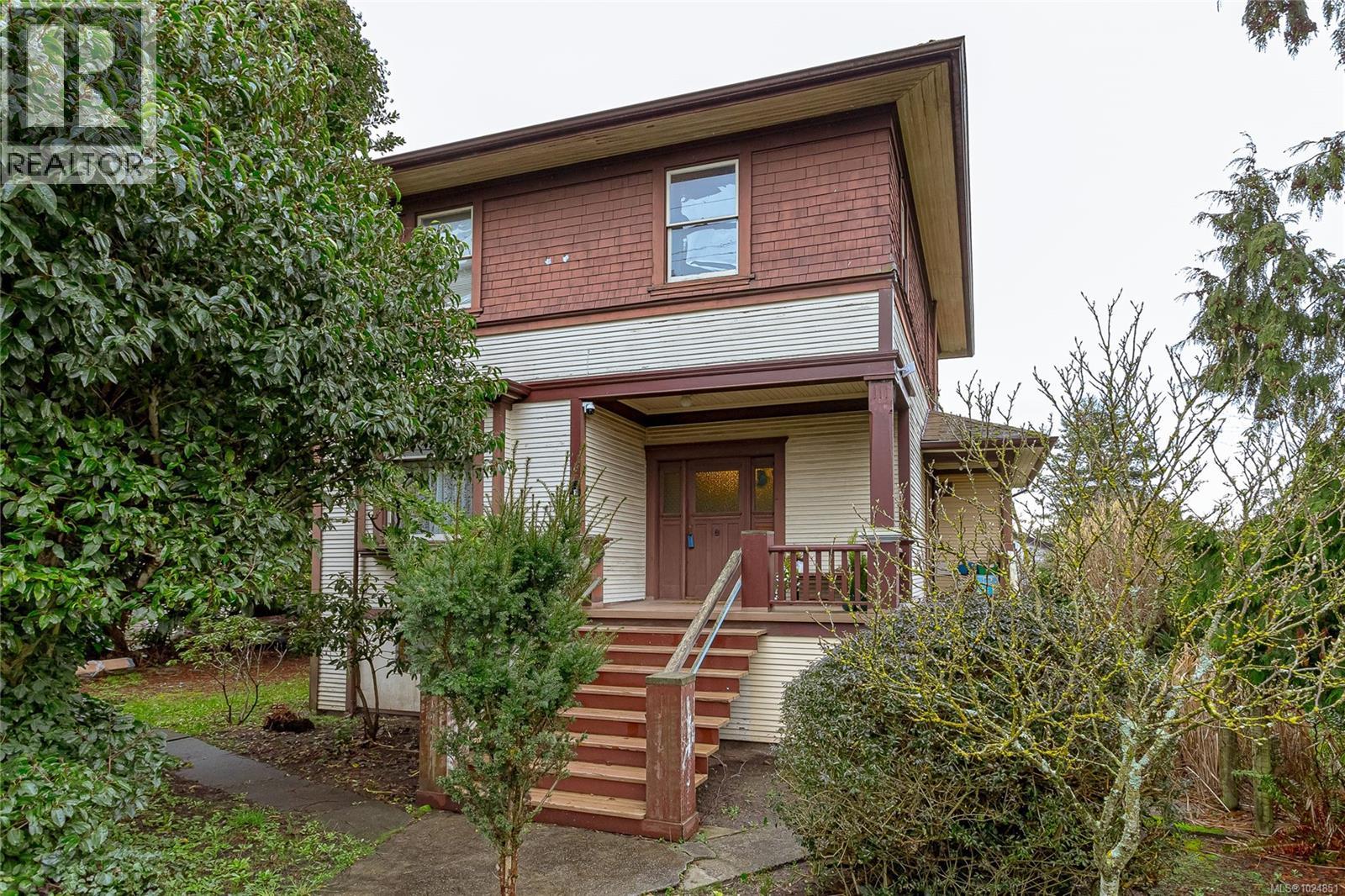  1935 Haultain Street, Saanich
