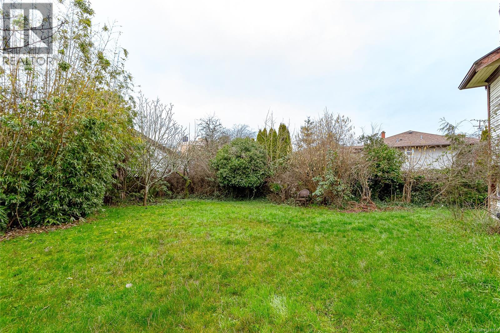  1935 Haultain Street, Saanich