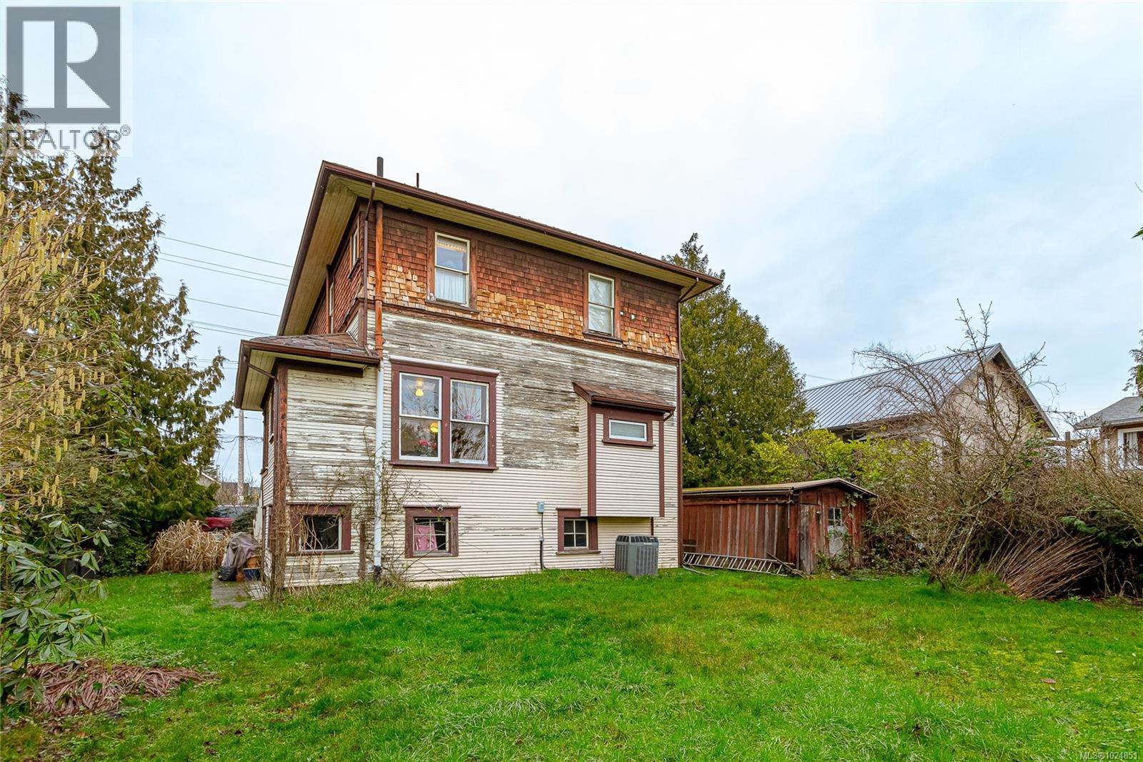  1935 Haultain Street, Saanich