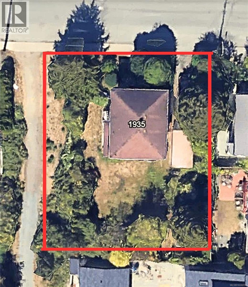  1935 Haultain Street, Saanich