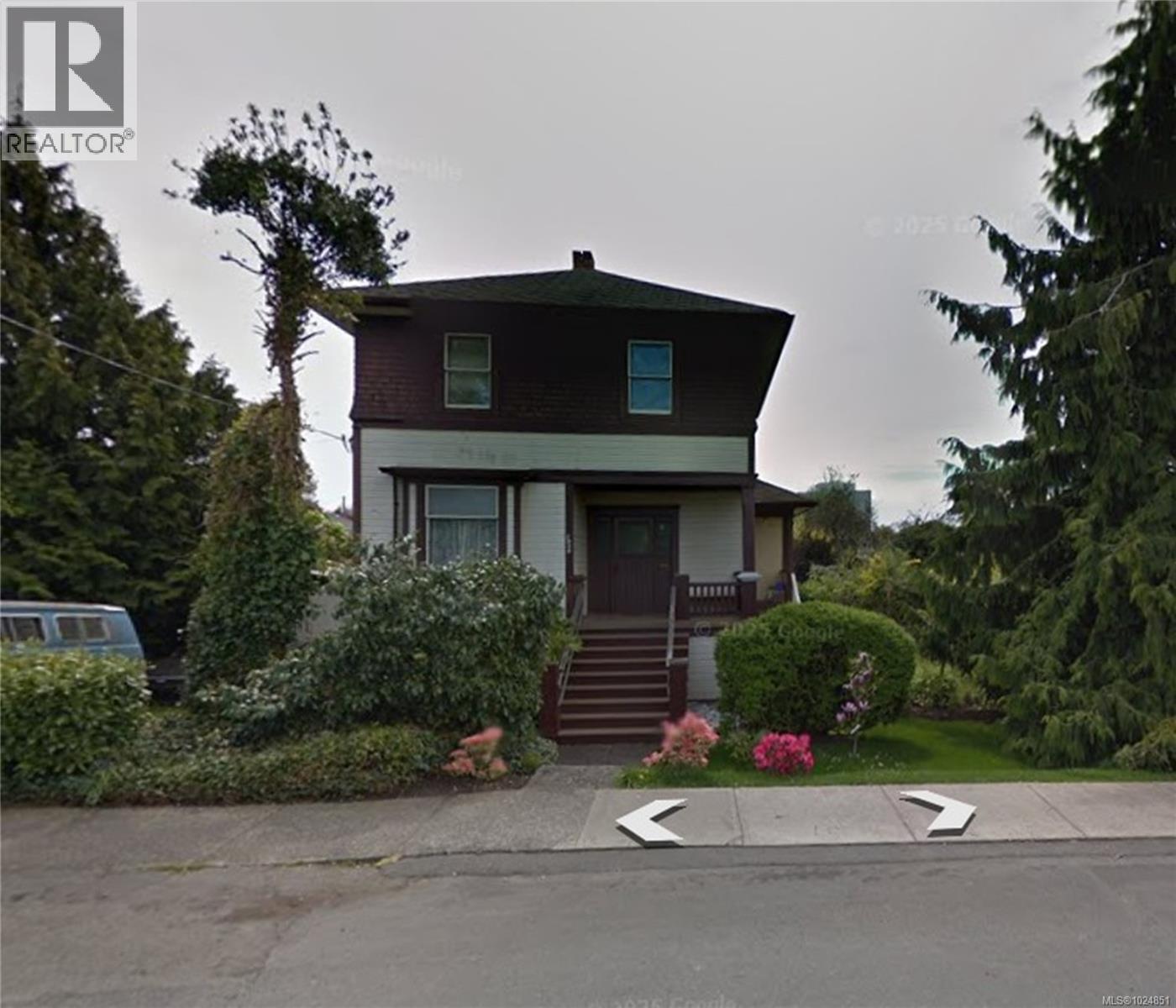  1935 Haultain Street, Saanich