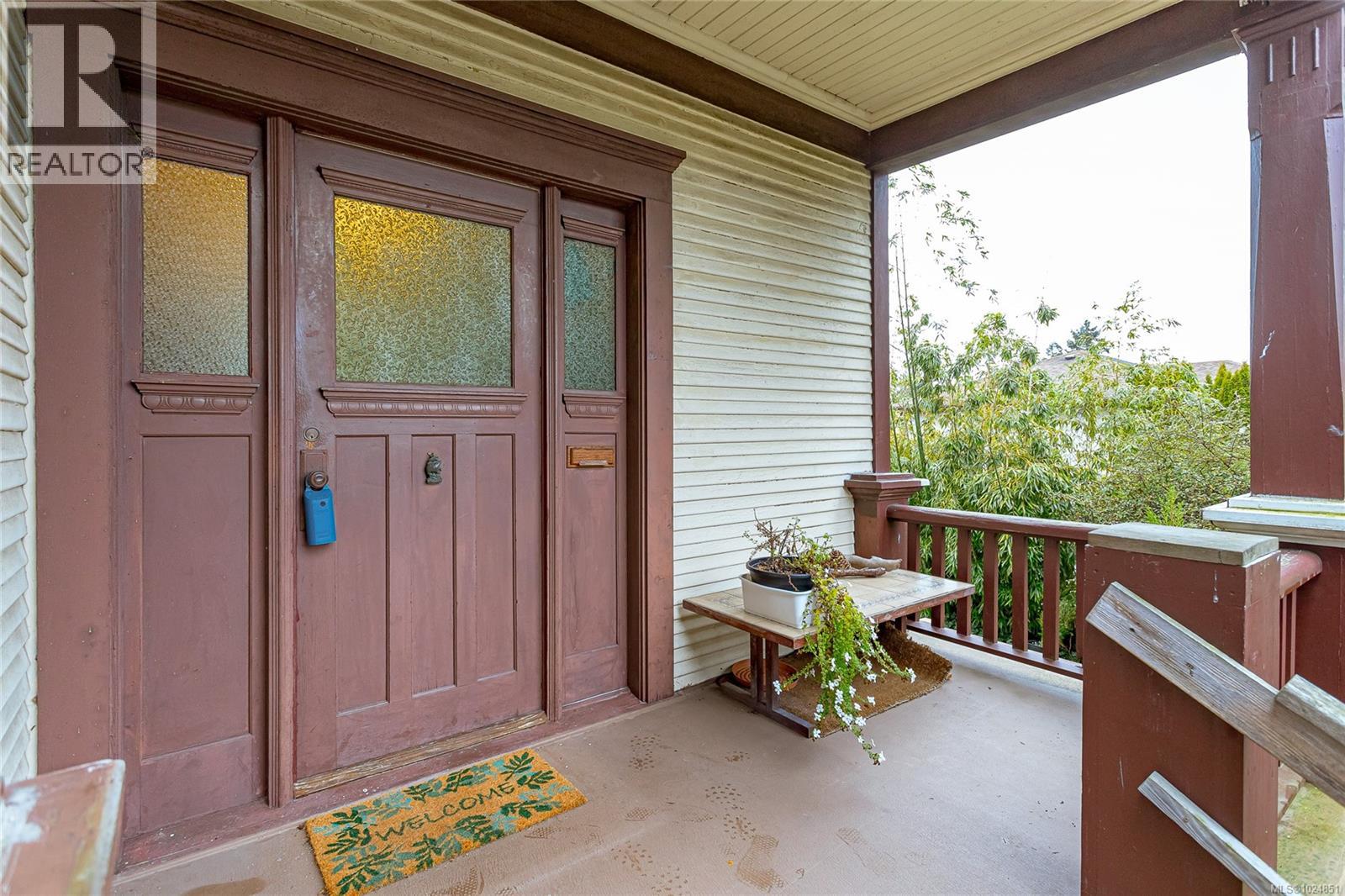  1935 Haultain Street, Saanich