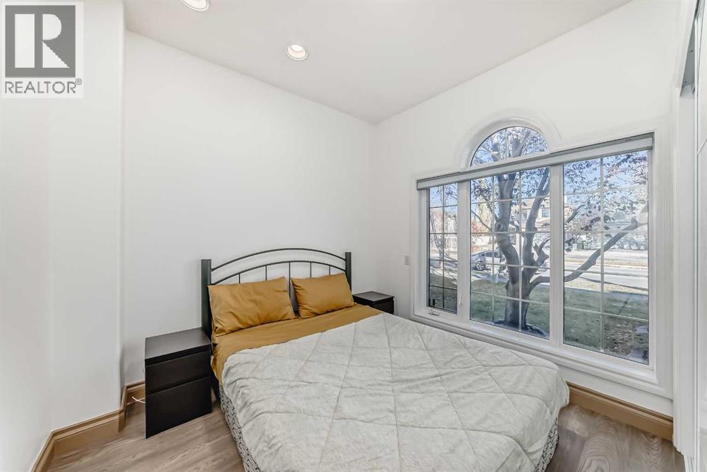 Single Family House Bungalow for Sale in  Simcoe Gate SW Signal Hill Calgary 