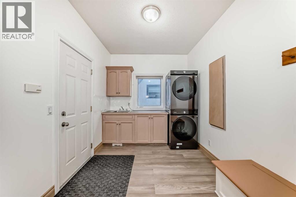 Single Family House Bungalow for Sale in  Simcoe Gate SW Signal Hill Calgary 