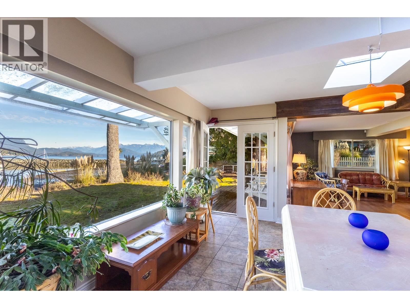 636 BAY ROAD, Gibsons