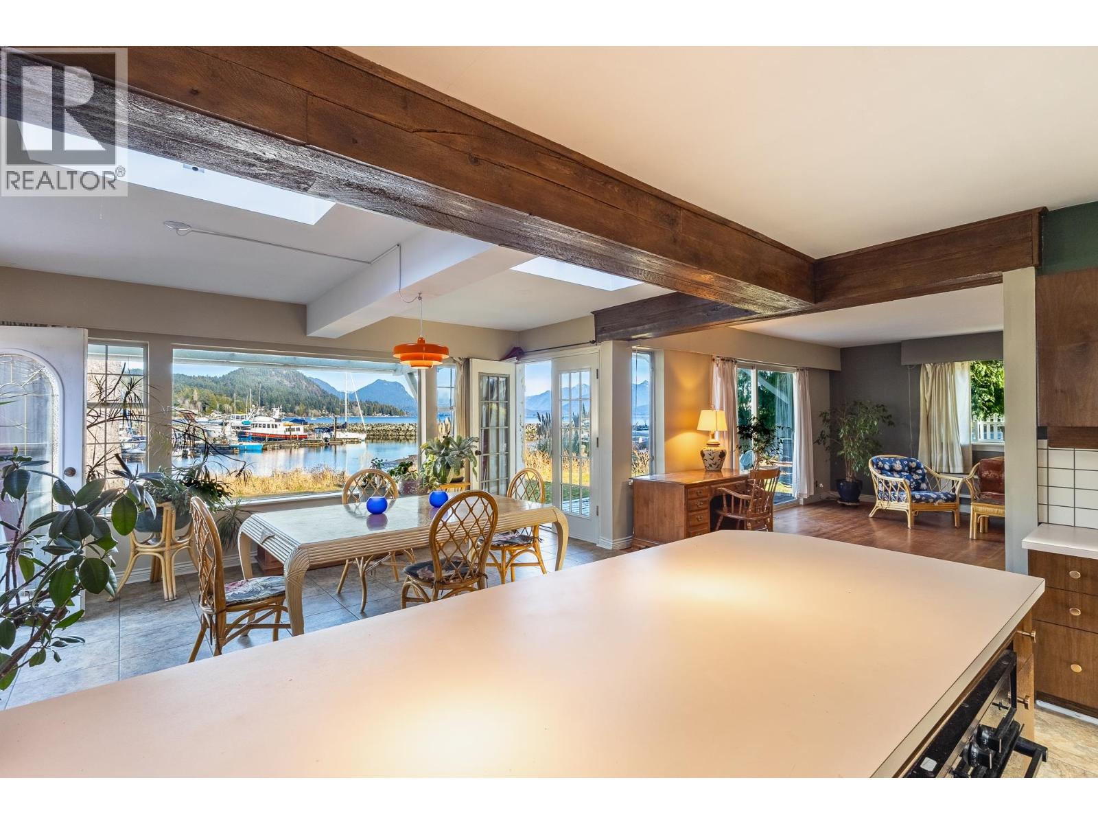 636 BAY ROAD, Gibsons