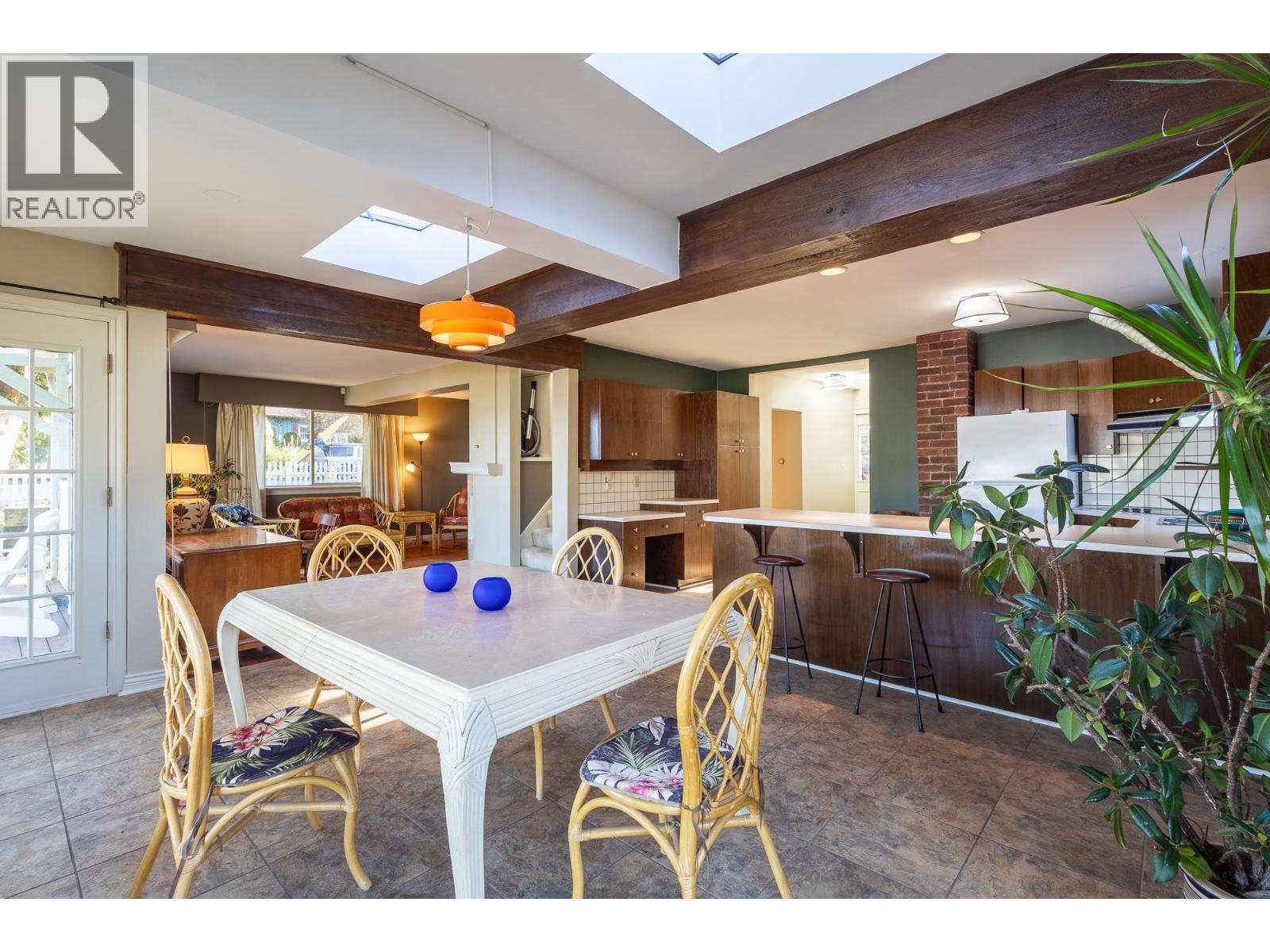 636 BAY ROAD, Gibsons