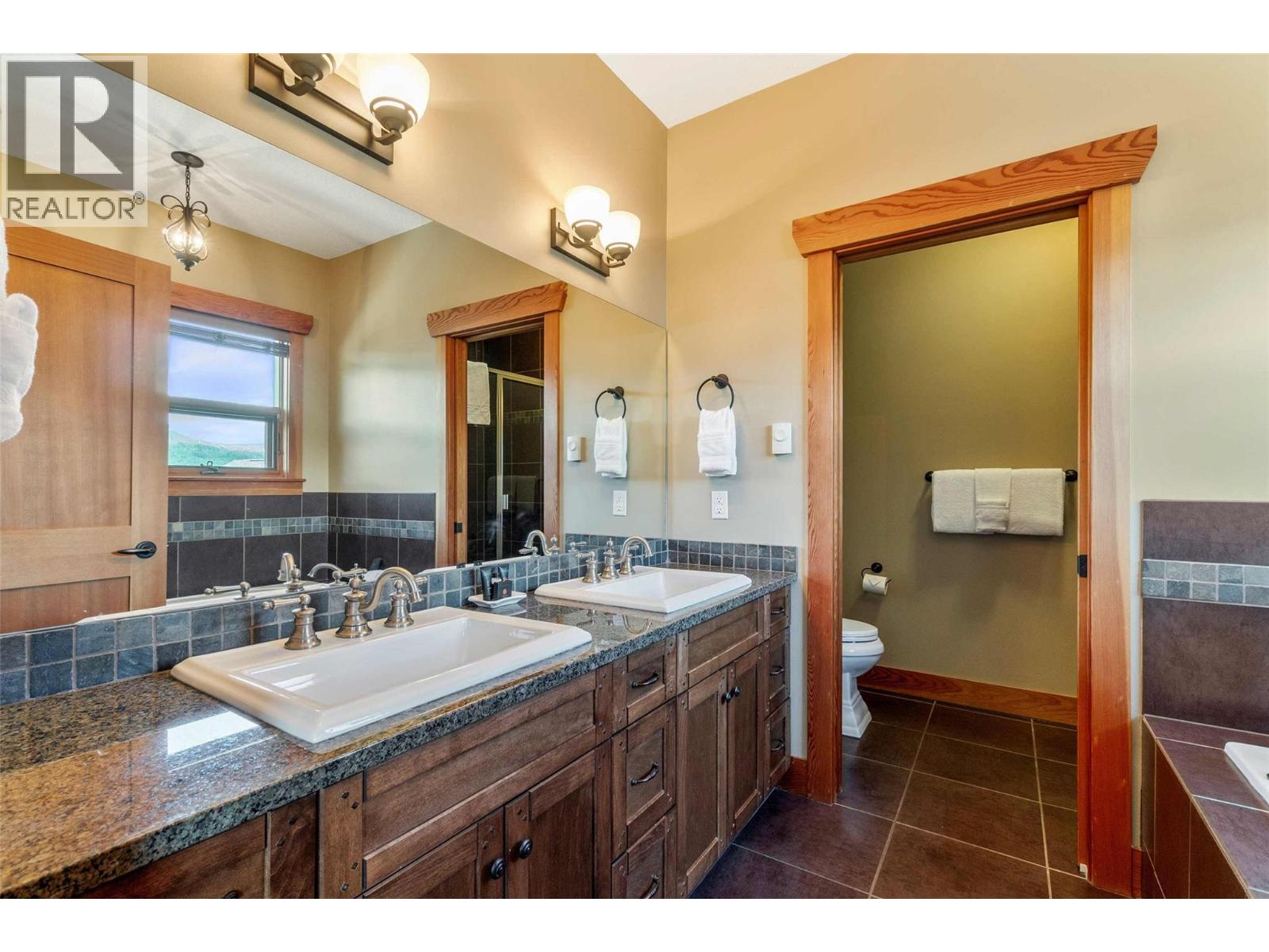 2479 Eagle Bay Road Unit# 17, Blind Bay