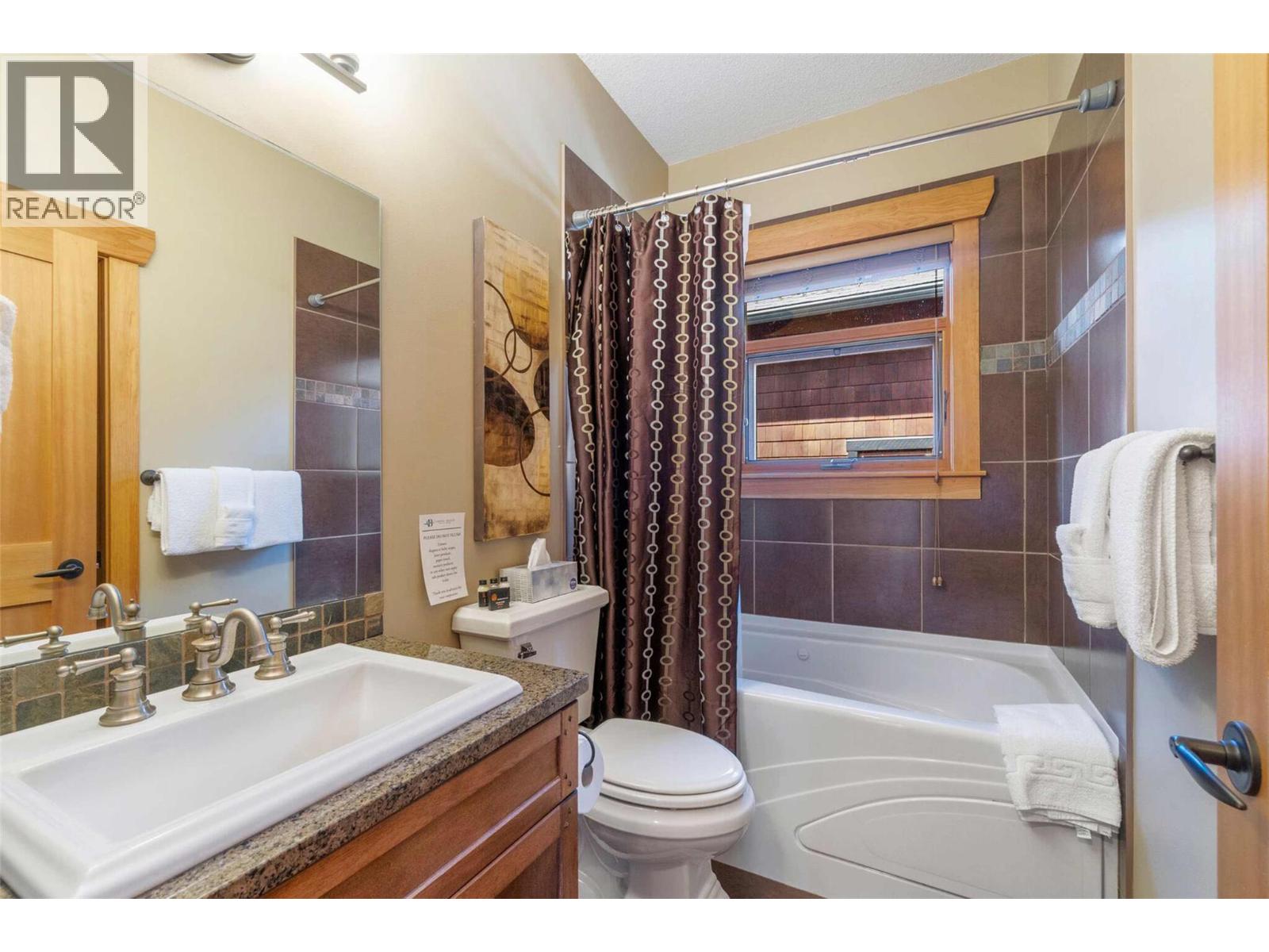 2479 Eagle Bay Road Unit# 17, Blind Bay