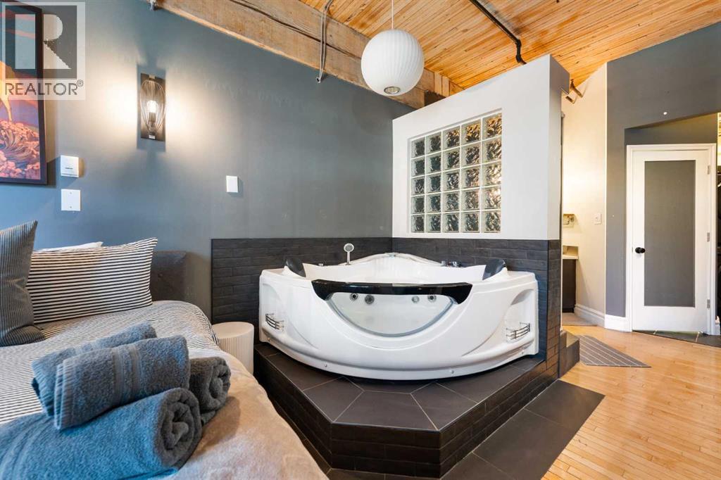 Single Family House Loft for Sale in    Avenue SW Beltline Calgary 