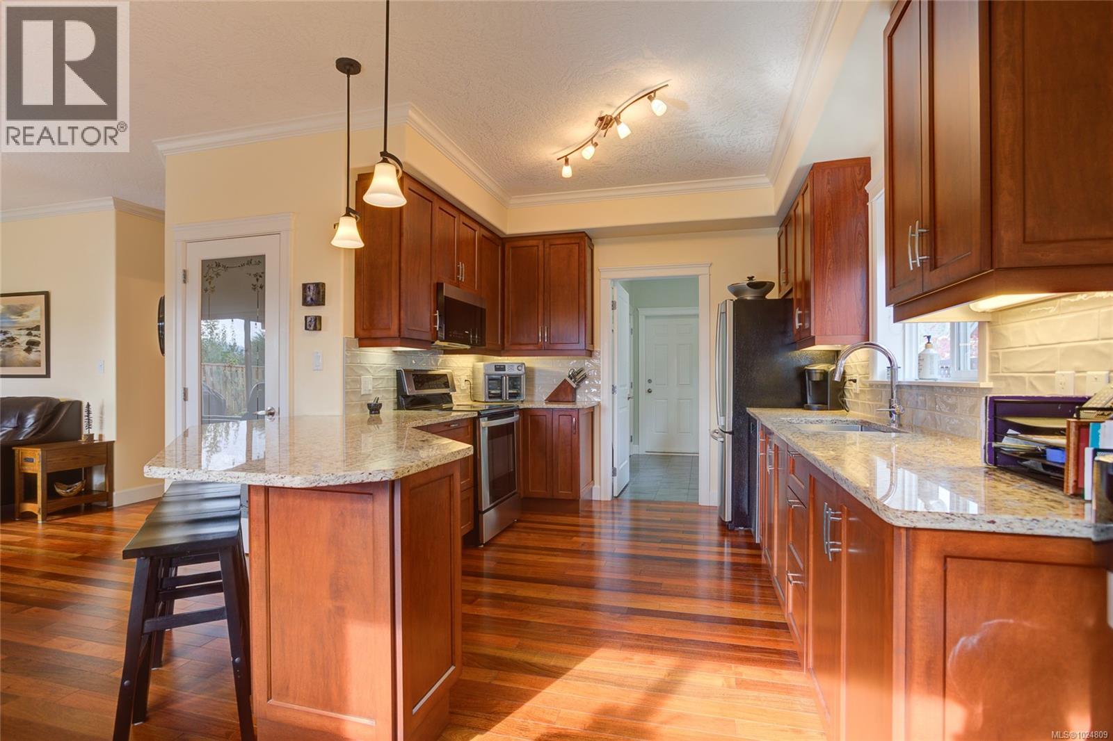 1922 FALCON CRES - 5