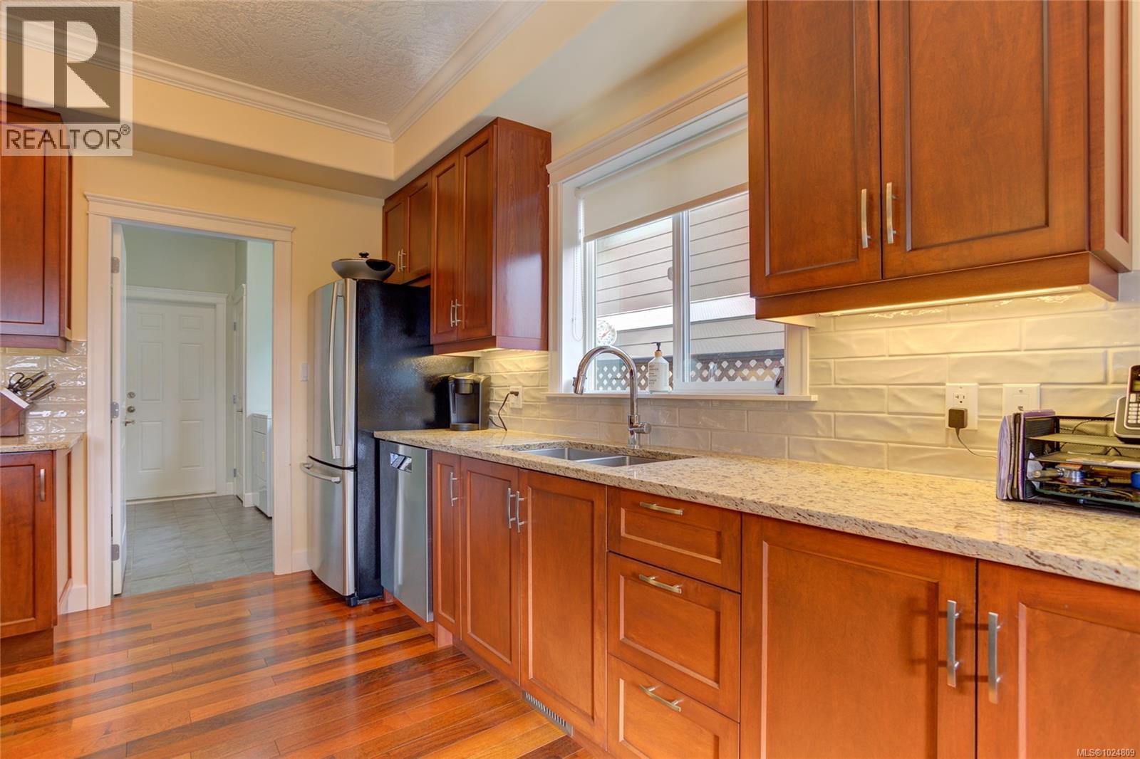 1922 FALCON CRES - 20