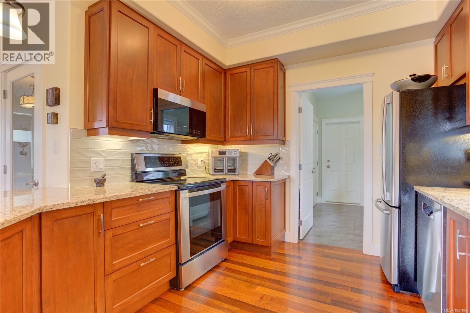 1922 FALCON CRES - 19