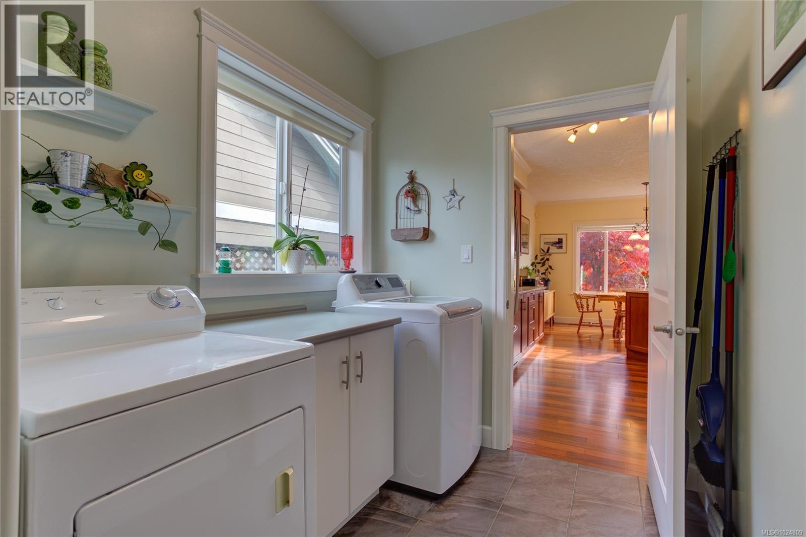 1922 FALCON CRES - 24