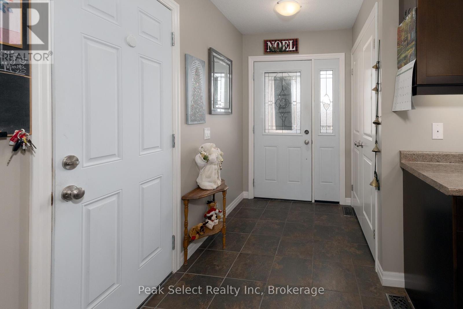 34 HOMEFIELD COURT - Photo 4 of 39, St. Marys, Ontario