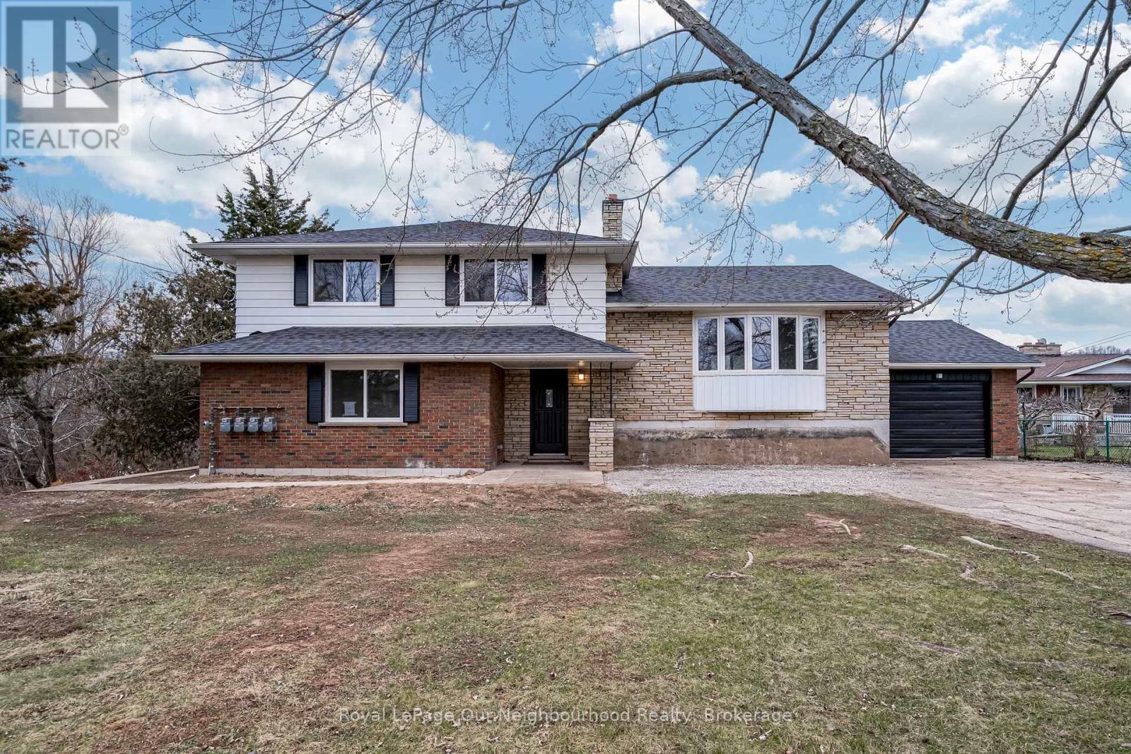 1352 Highway 8 Upper Expressway