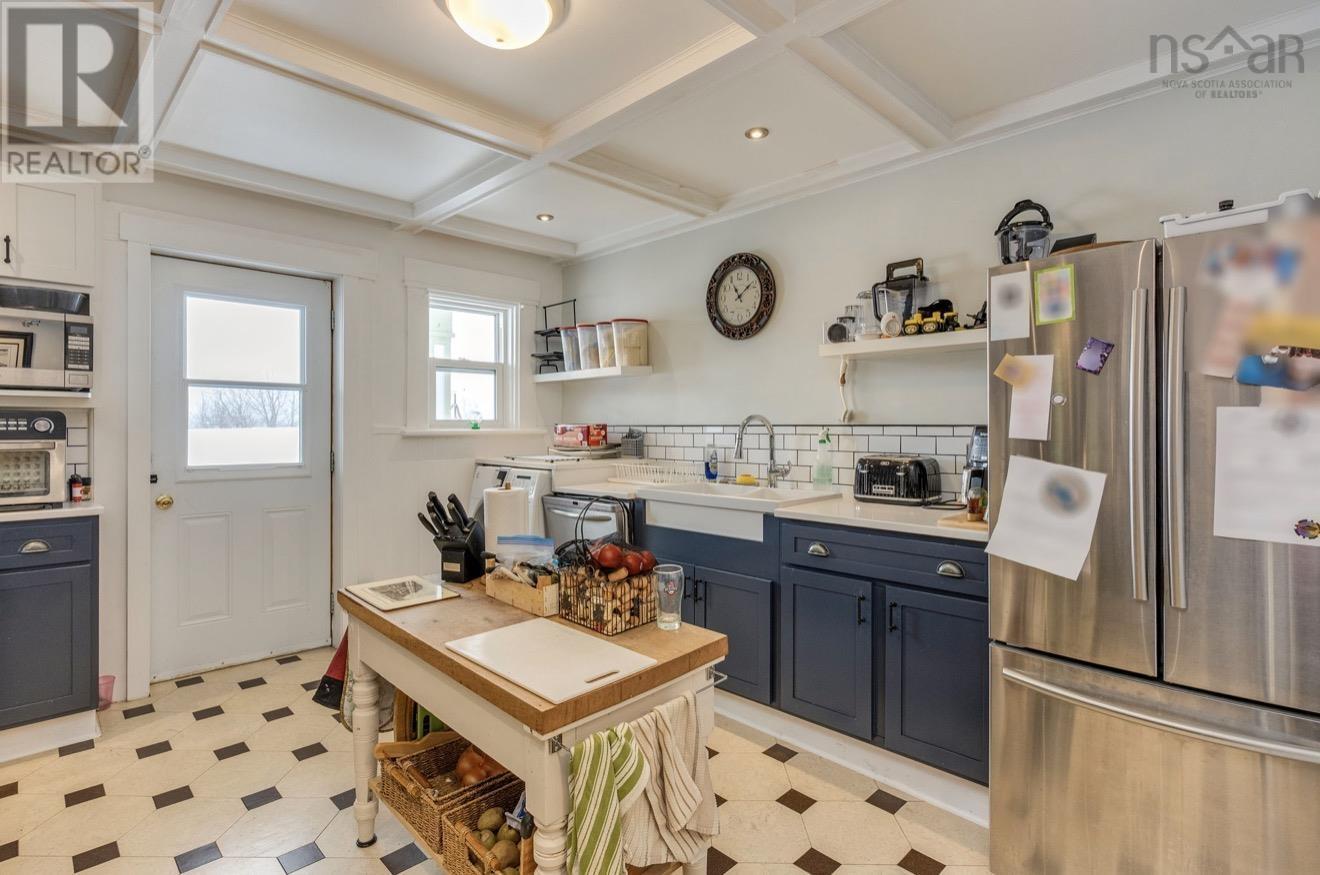 Property 18 of 48 of 10352 1 Highway