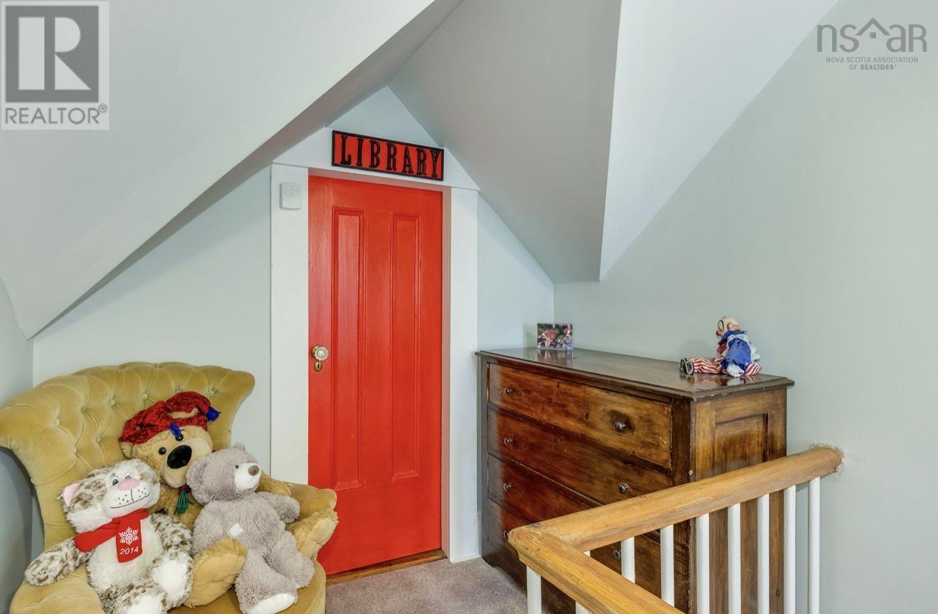 Property 30 of 48 of 10352 1 Highway