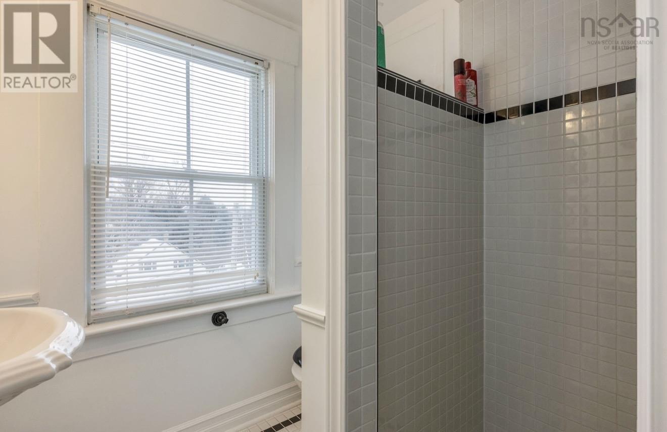 Property 27 of 48 of 10352 1 Highway