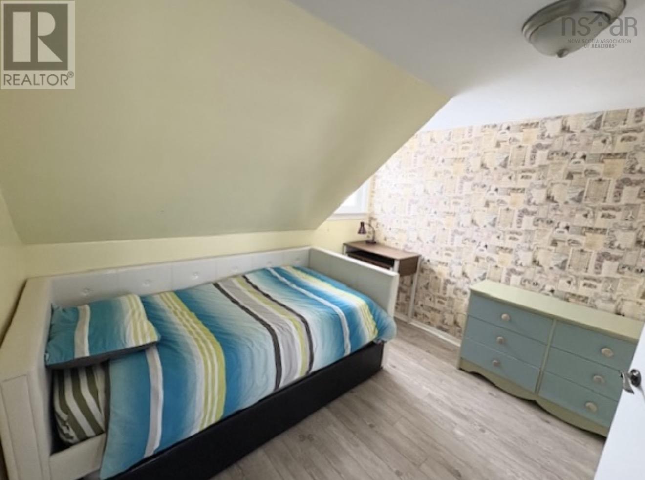 Property 46 of 48 of 10352 1 Highway