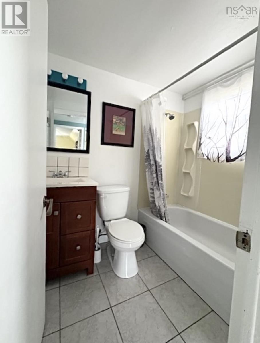 Property 44 of 48 of 10352 1 Highway