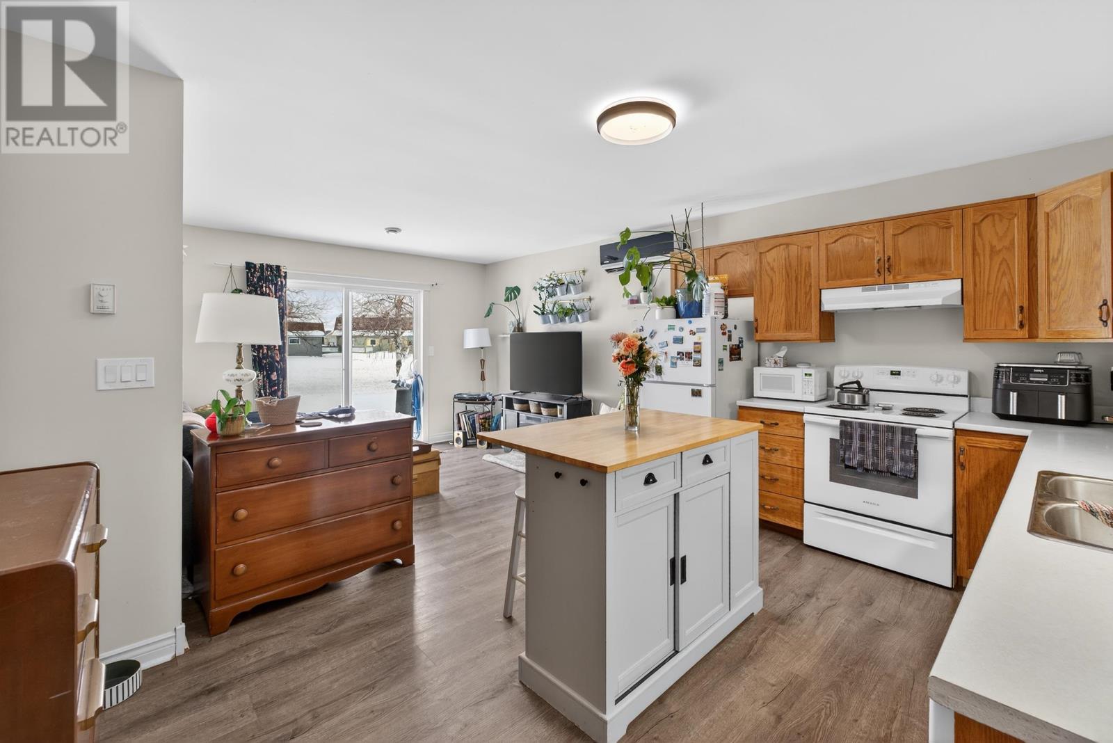 125 Lady Slipper Drive N - 6