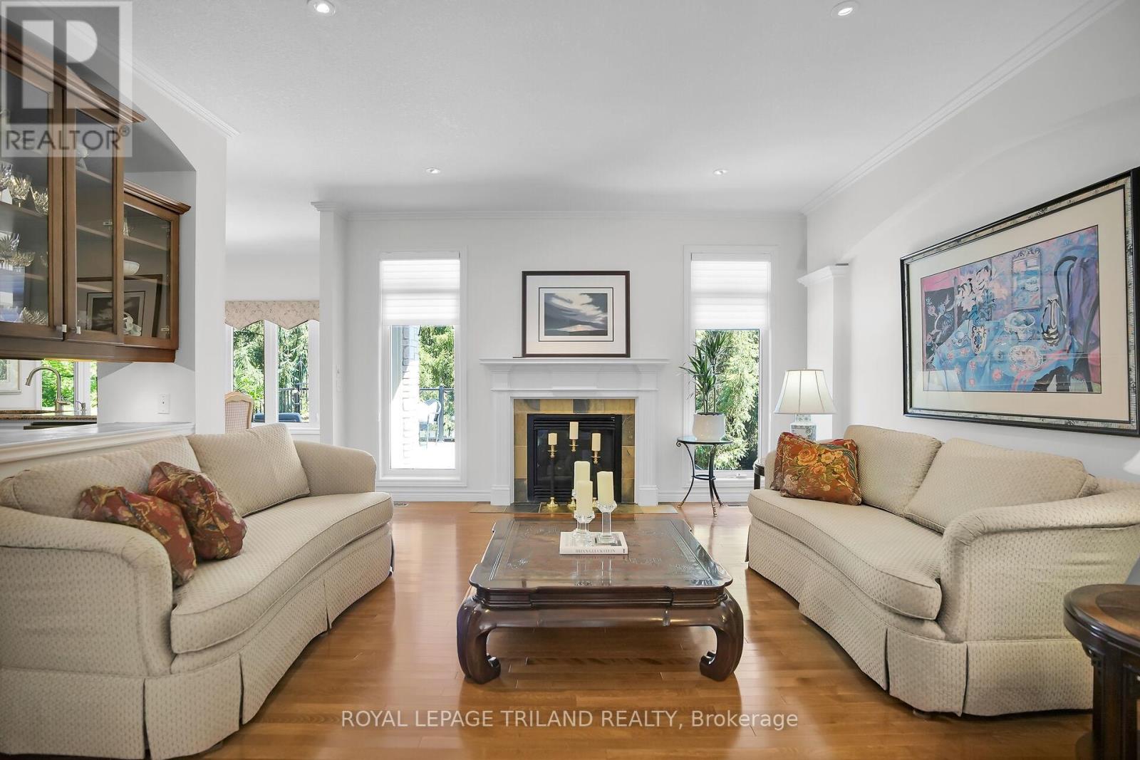 26 BUTTERNUT LANE - Photo 4 of 38, London South (South B), Ontario