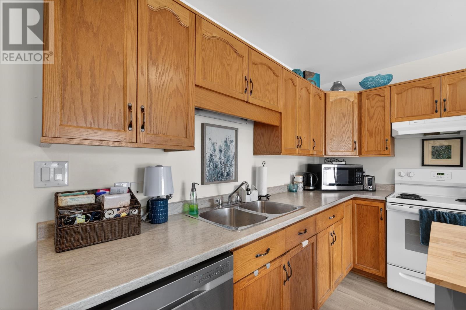 125 Lady Slipper Drive N - 16