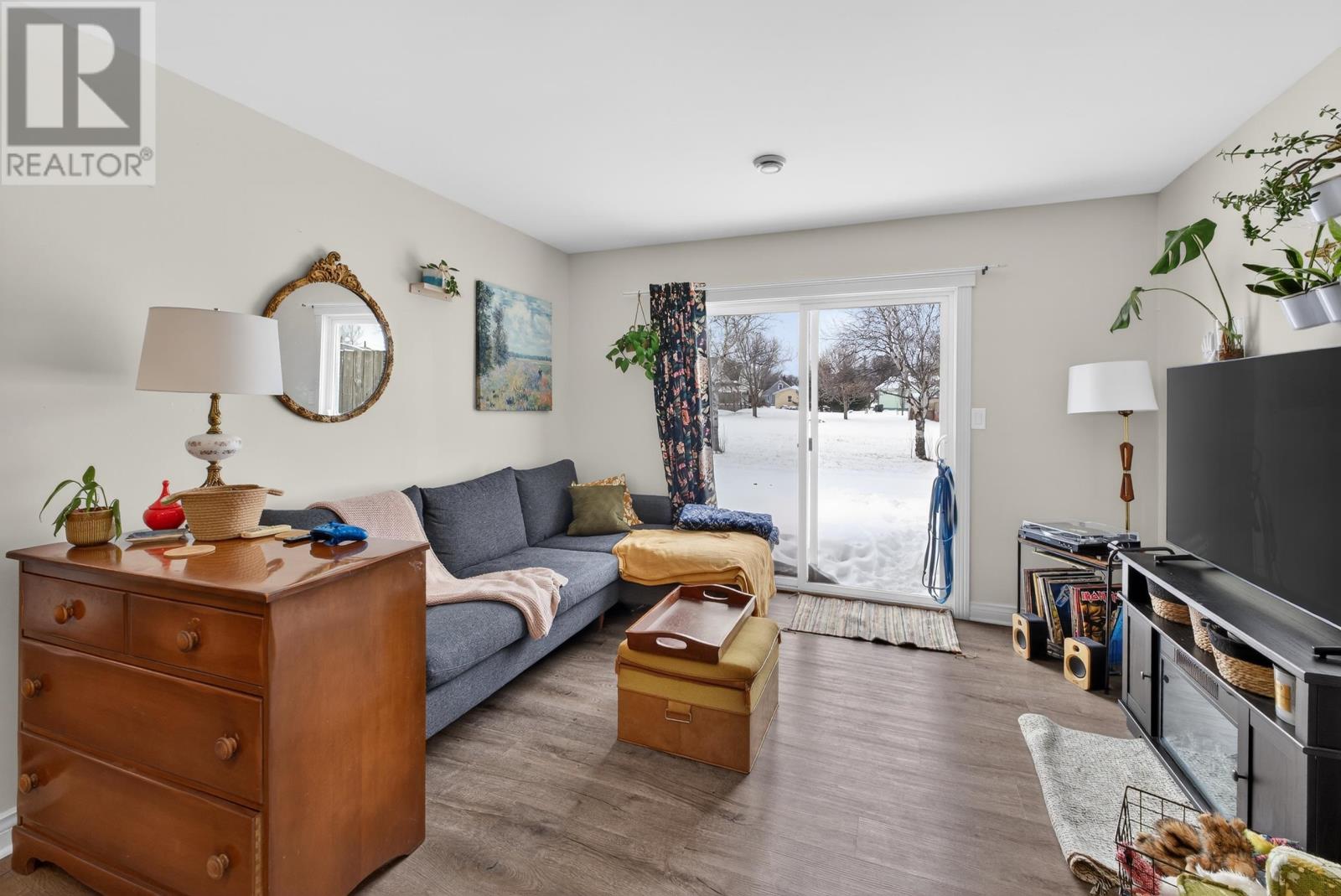 125 Lady Slipper Drive N - 8