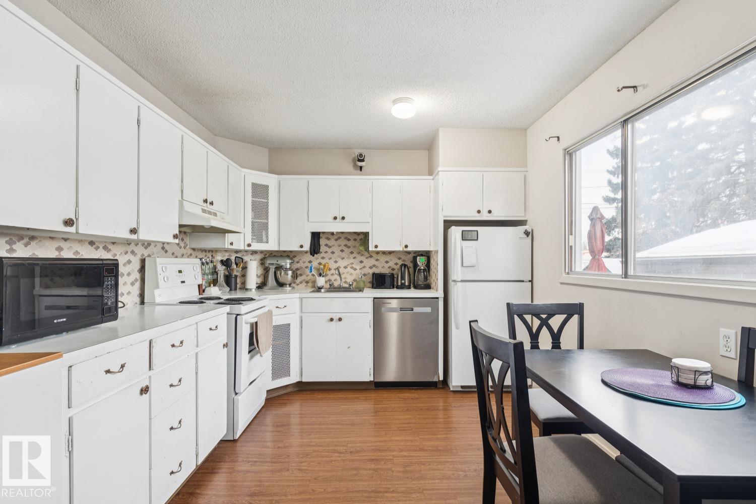 #14204 14206 14208 14210 103 AV NW, Edmonton