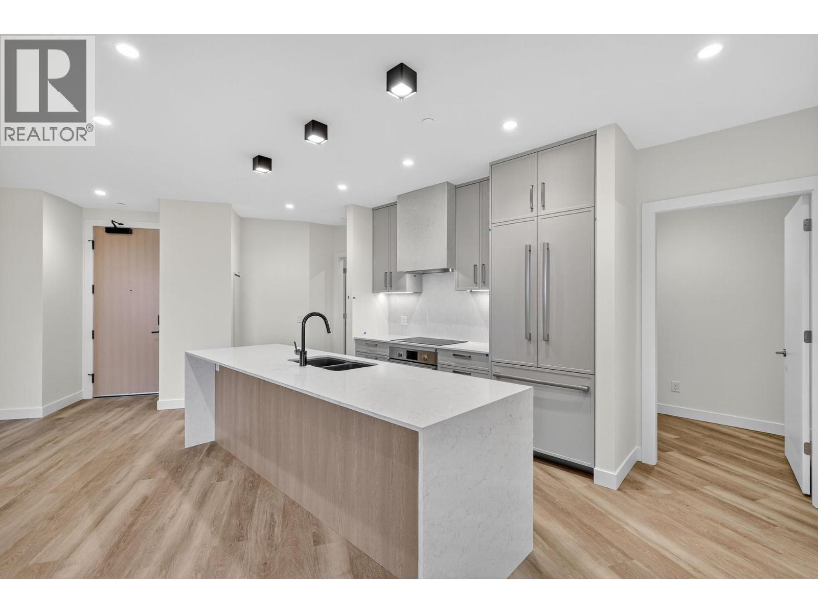 612 3340 Lakeshore Road, Kelowna