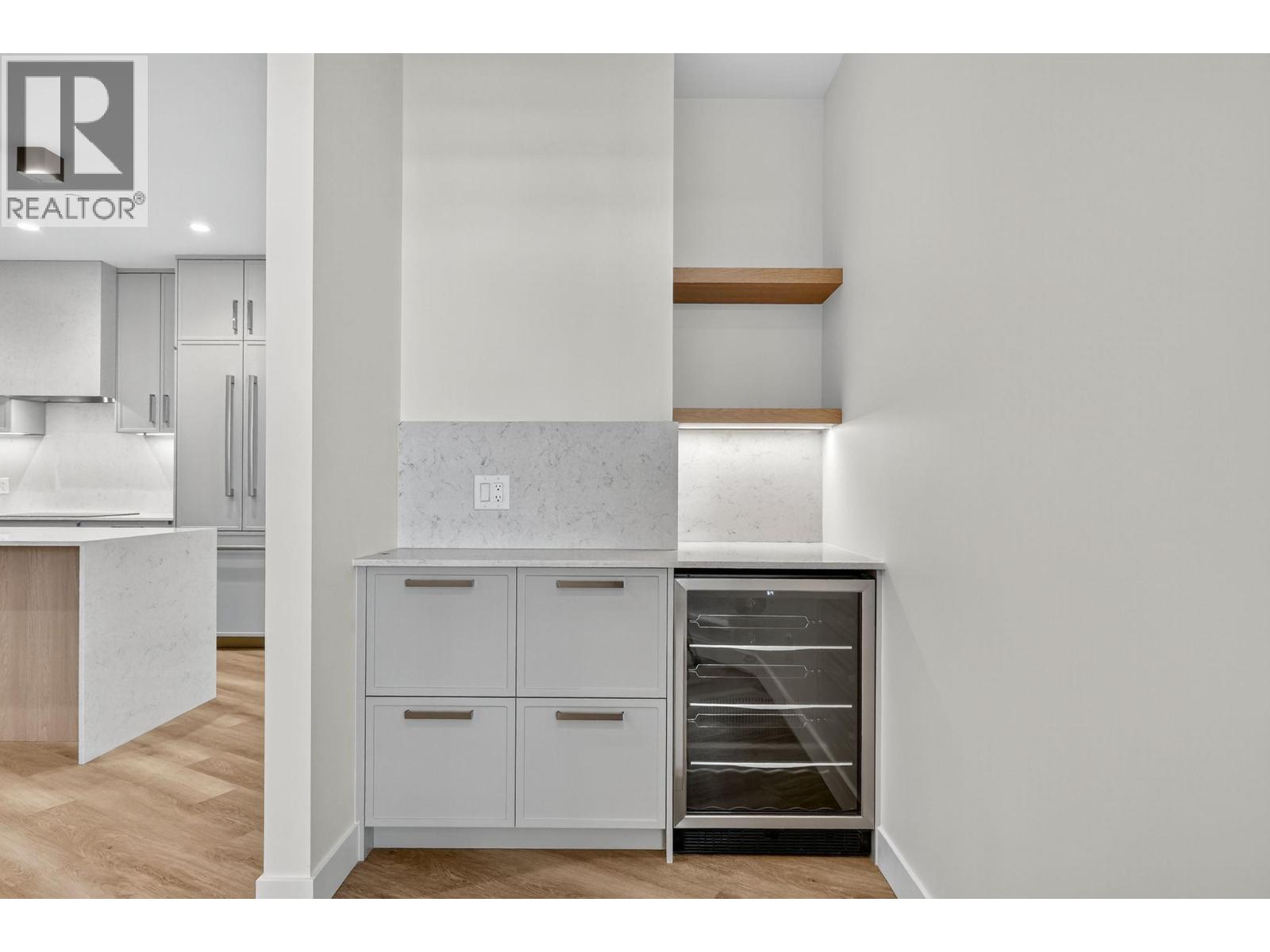 612 3340 Lakeshore Road, Kelowna