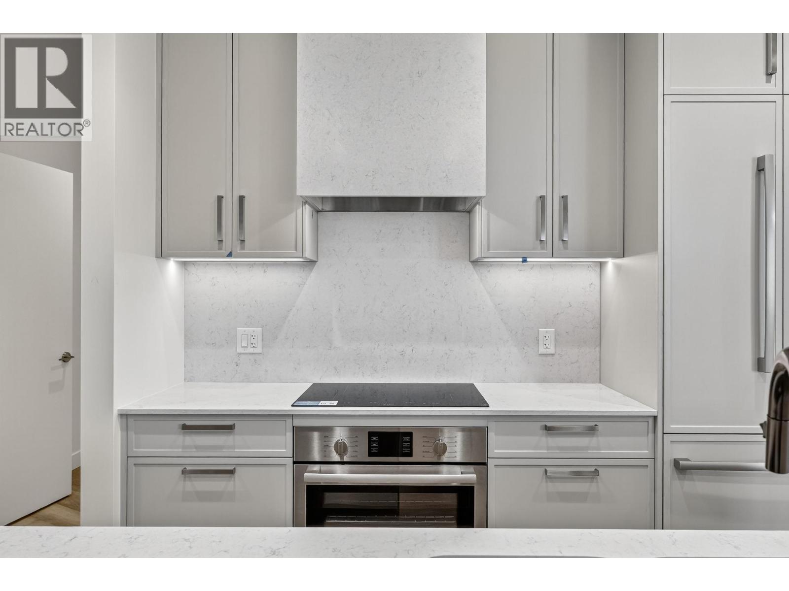 612 3340 Lakeshore Road, Kelowna