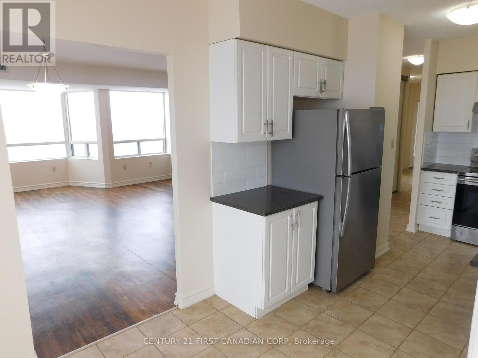 #803 744 WONDERLAND ROAD S - 10