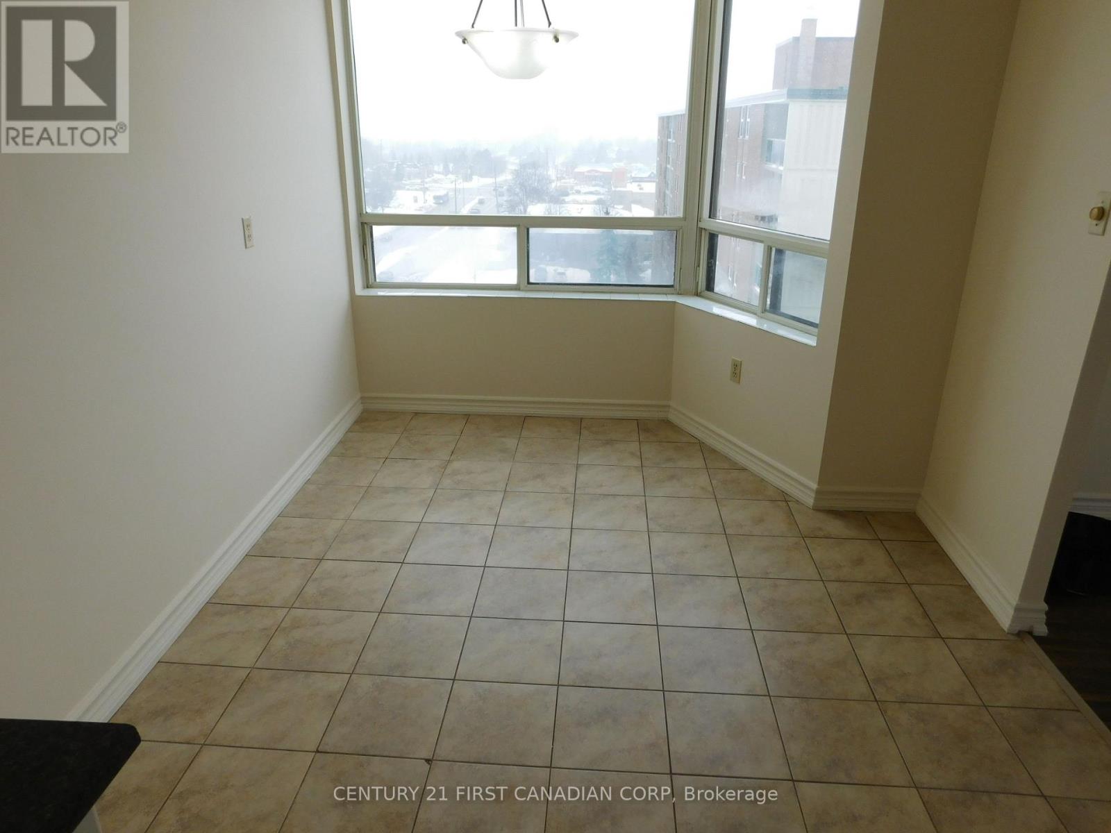 #803 744 WONDERLAND ROAD S - 12