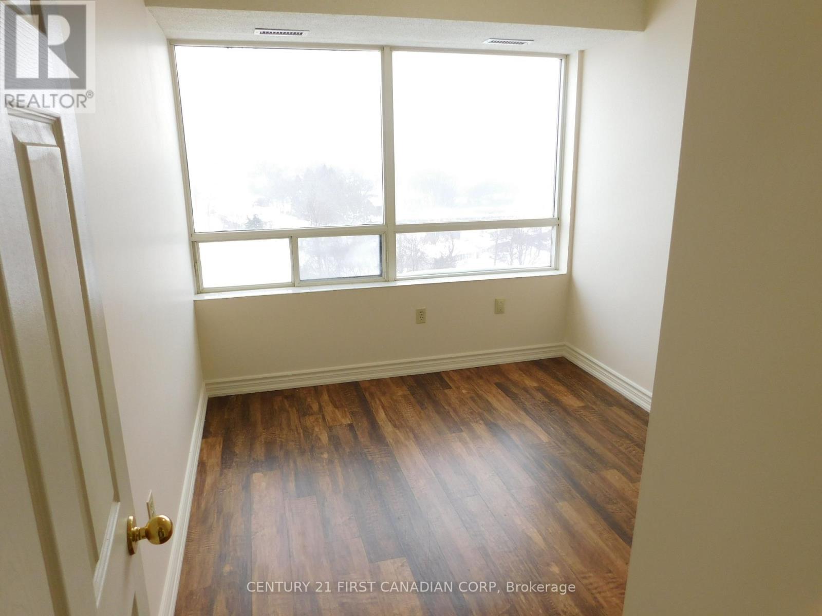#803 744 WONDERLAND ROAD S - 15