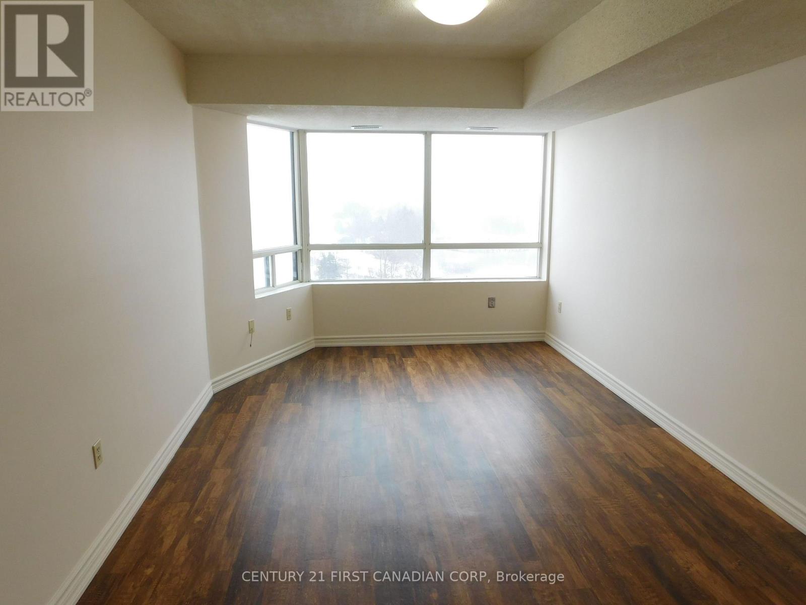 #803 744 WONDERLAND ROAD S - 16