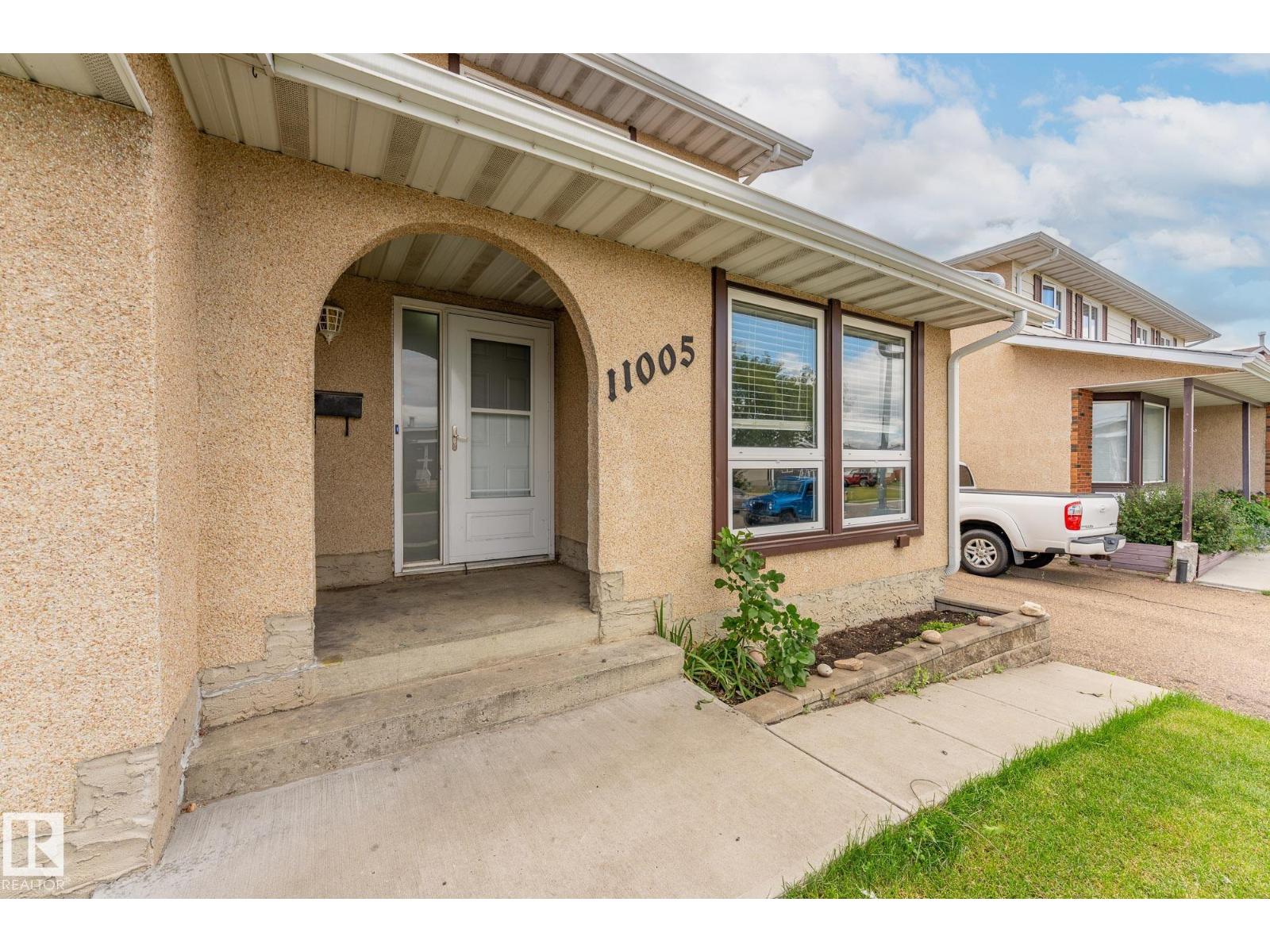 11005 162A AV NW, Edmonton