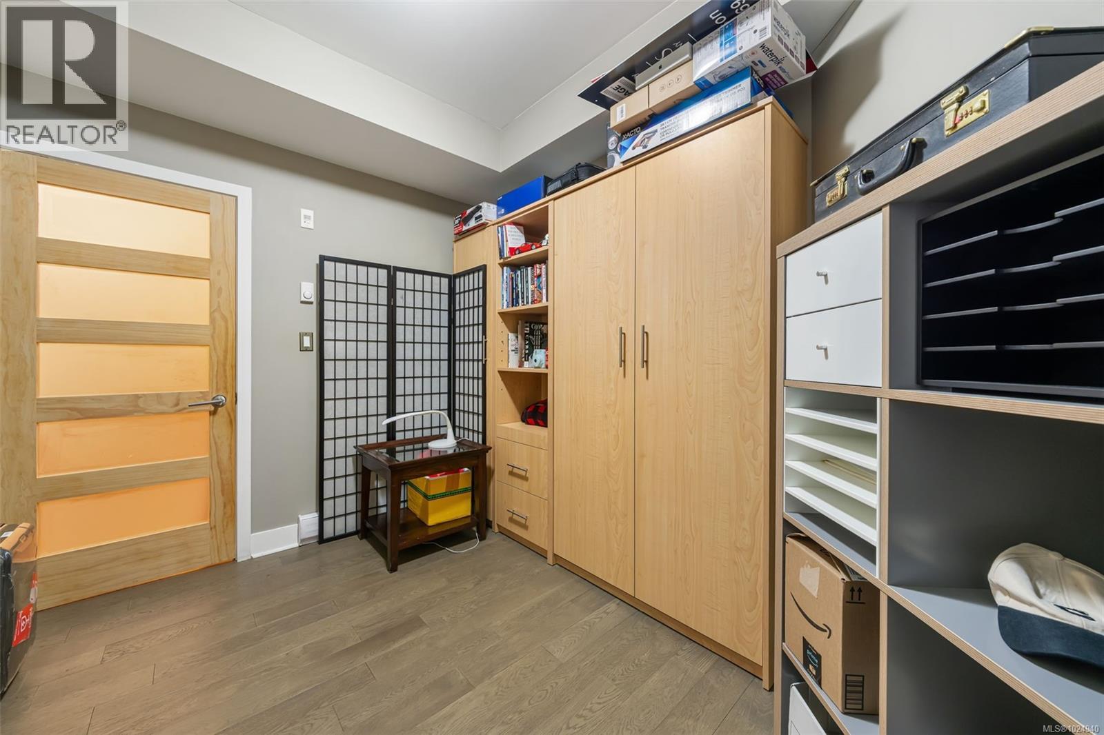 #201 866 BROCK AVE - 12