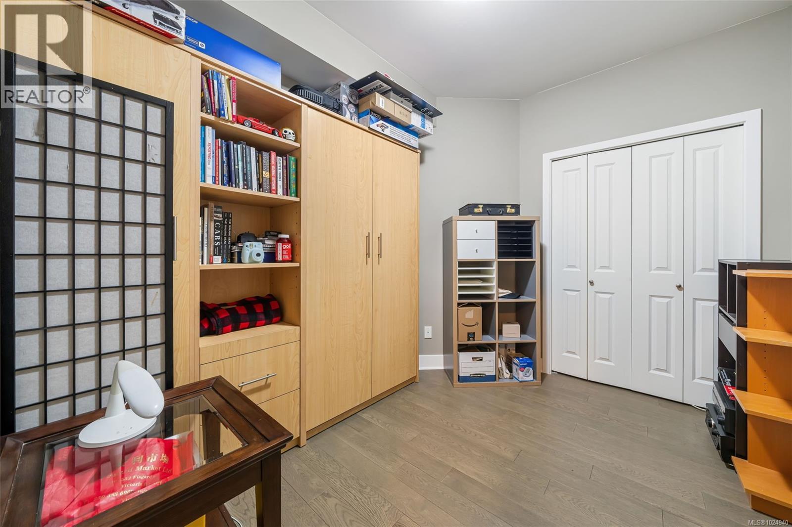 #201 866 BROCK AVE - 13