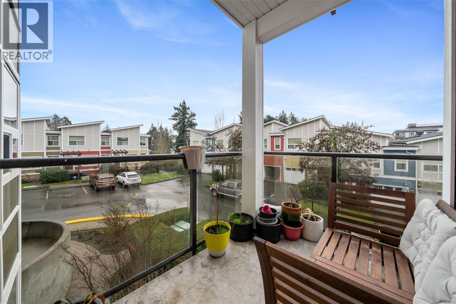 #201 866 BROCK AVE - 14