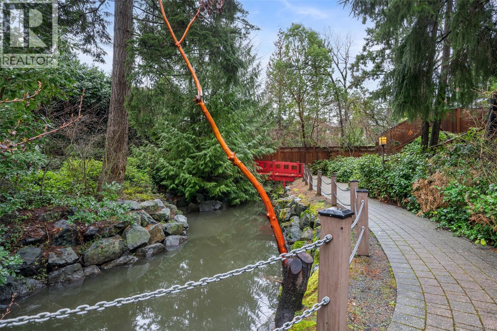 #201 866 BROCK AVE - 17