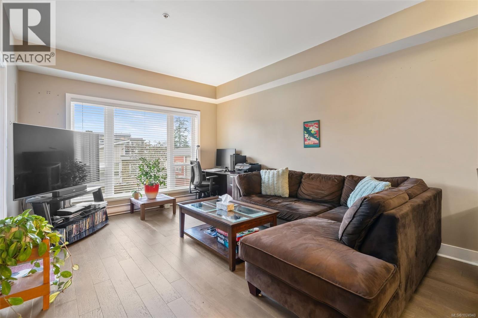 #201 866 BROCK AVE - 6