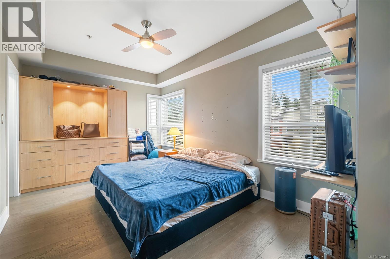 #201 866 BROCK AVE - 8